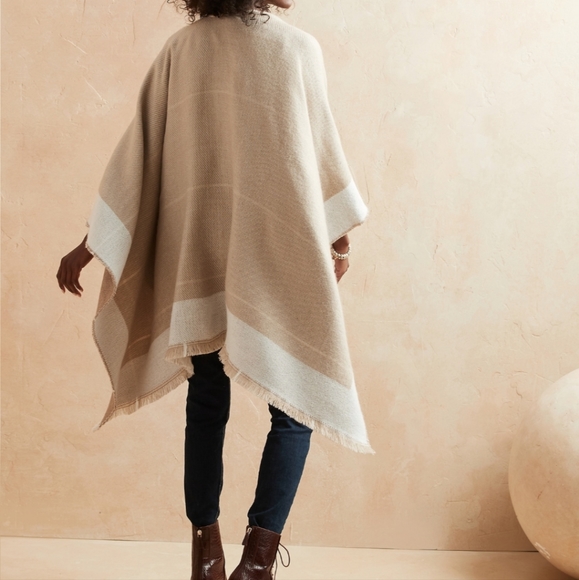 Banana Republic Reversible Poncho - Picture 2 of 5